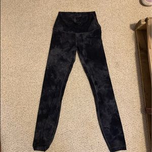 LULULEMON limited edition leggings/black tie dye